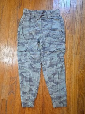 American Eagle Size XS Camo Flowy Pants